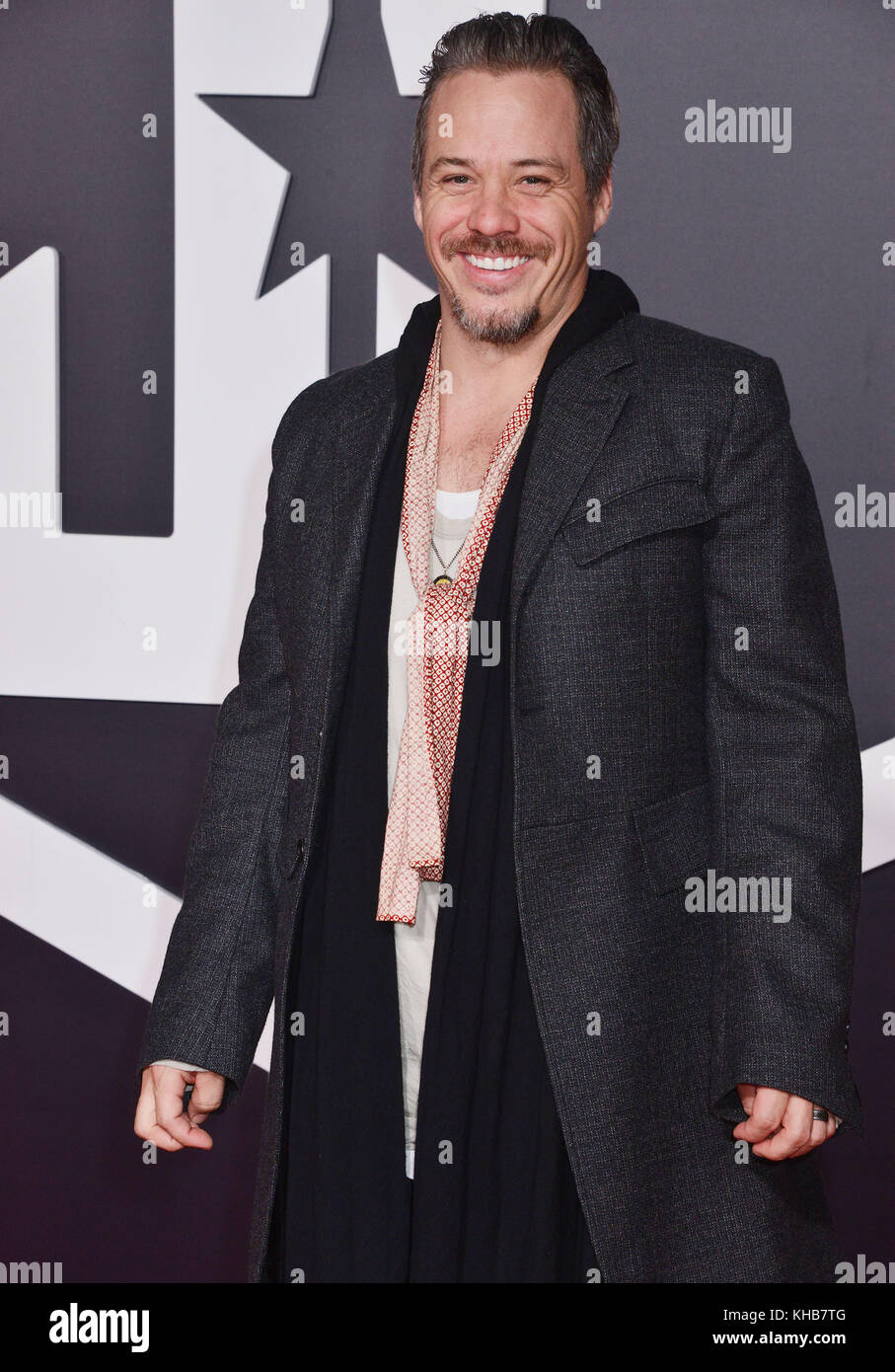 Michael Raymond-James 198 assistez à la première de Warner Bros. Pictures 'Justice League' au Dolby Theatre le 13 novembre 2017 à Hollywood, Californie Banque D'Images