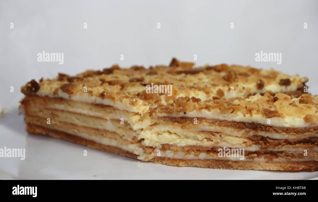 Gateau A Couches De Pate Brisee Au Four Et Creme Anglaise Typique De La Cuisine Juive Photo Stock Alamy
