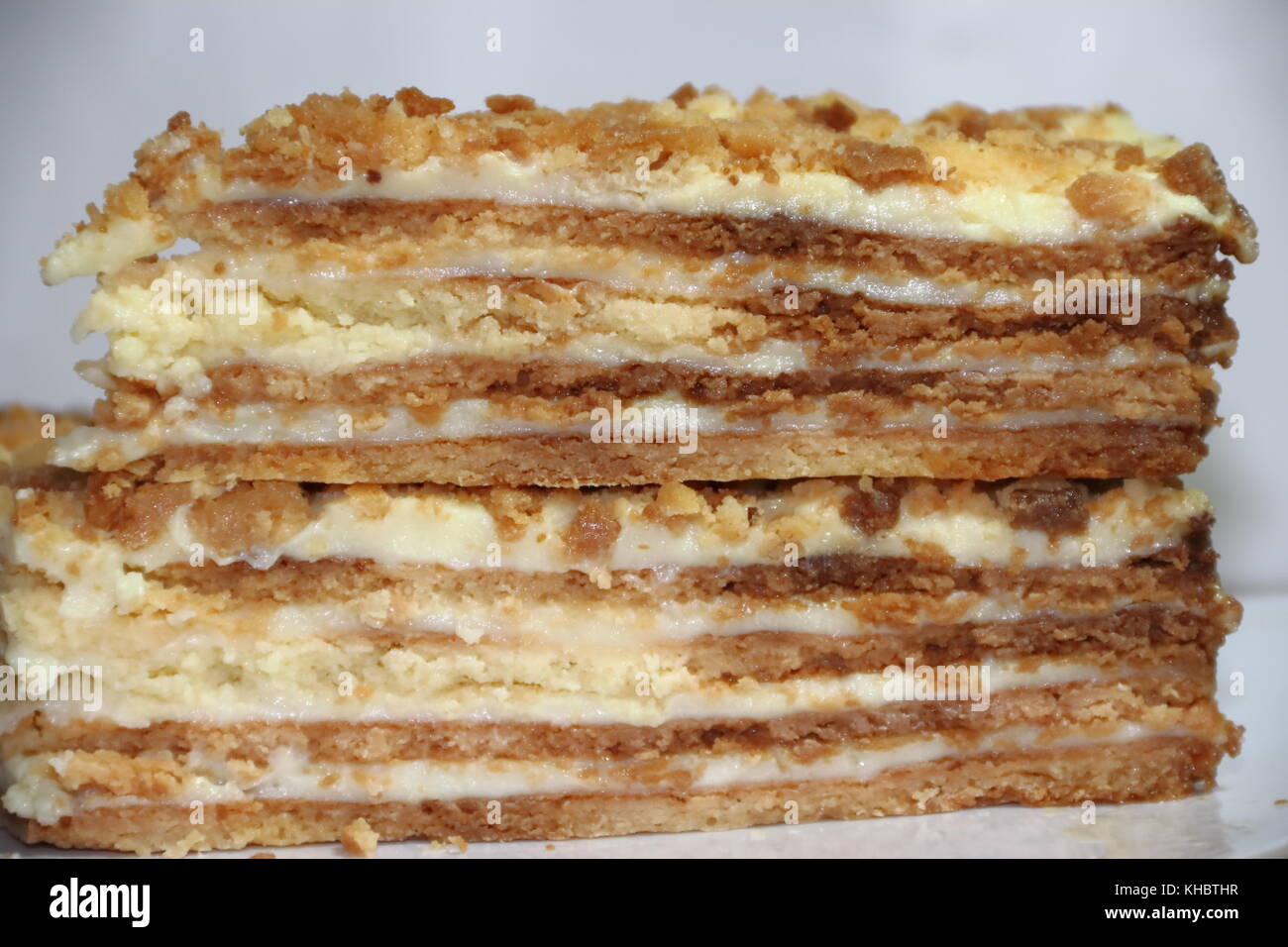 Gateau A Couches De Pate Brisee Au Four Et Creme Anglaise Typique De La Cuisine Juive Photo Stock Alamy