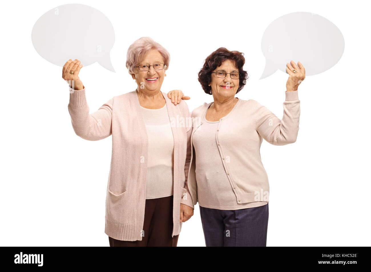 Les femmes âgées gaies avec bulles de texte isolé sur fond blanc Banque D'Images