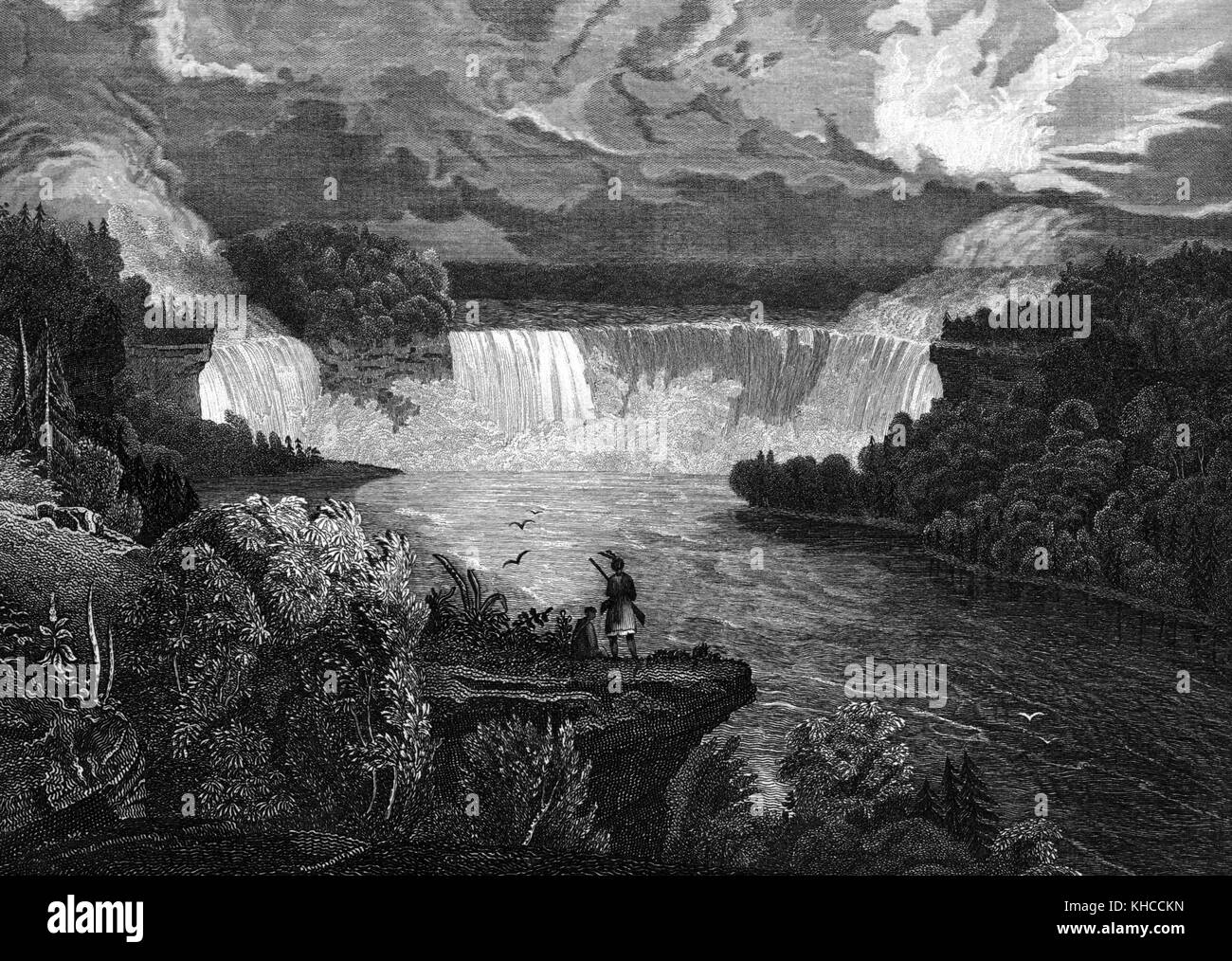 Gravure d'une peinture des chutes du Niagara du côté de New York, un amérindien est représenté debout sur une affleurement de la rivière tenant un fusil, le paysage de la peinture se compose de forêts et d'eau courante, New York, 1826. De la bibliothèque publique de New York. Banque D'Images