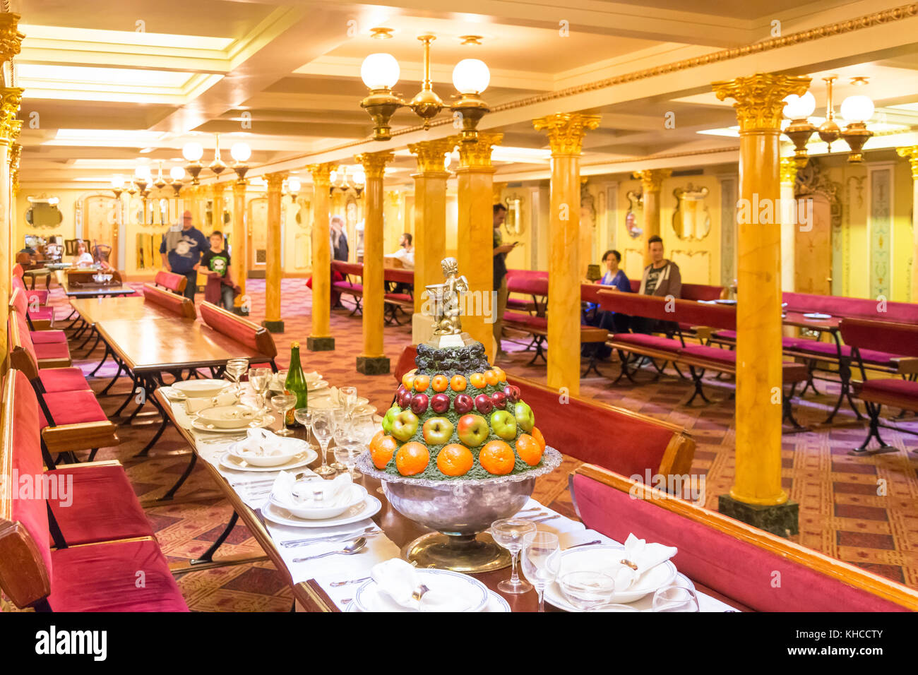 Salon salle à manger de l'intérieur du SS Great Britain de Brunel, Great Western Dockyard, Spike Island, Bristol, Angleterre, Royaume-Uni Banque D'Images