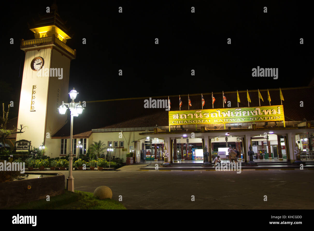 Chiang Mai, Thaïlande - 15 novembre 2017 : Photo de nuit de la gare de Chiangmai. photo à chiang mai railway station. Banque D'Images