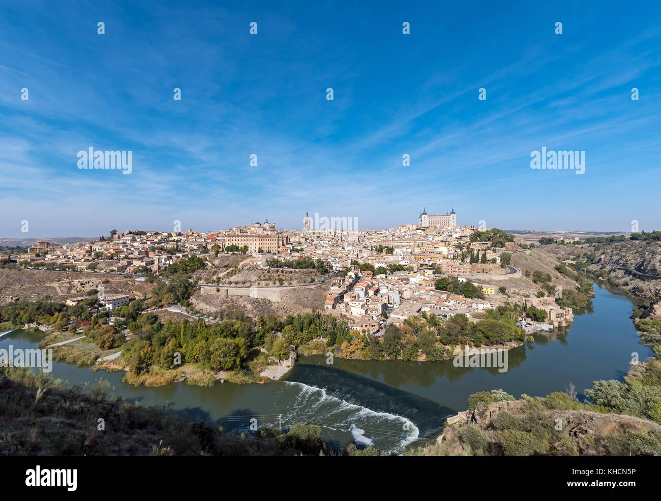 Vue panoramique de Tolède en Espagne avec le Tage Banque D'Images