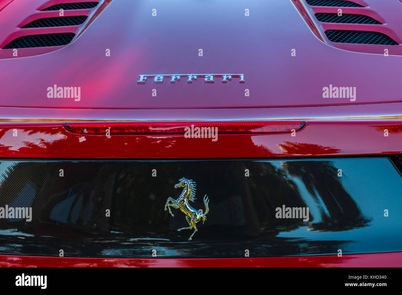 Emblème Ferrari Panching Horse sur la voiture Ferrari Banque D'Images