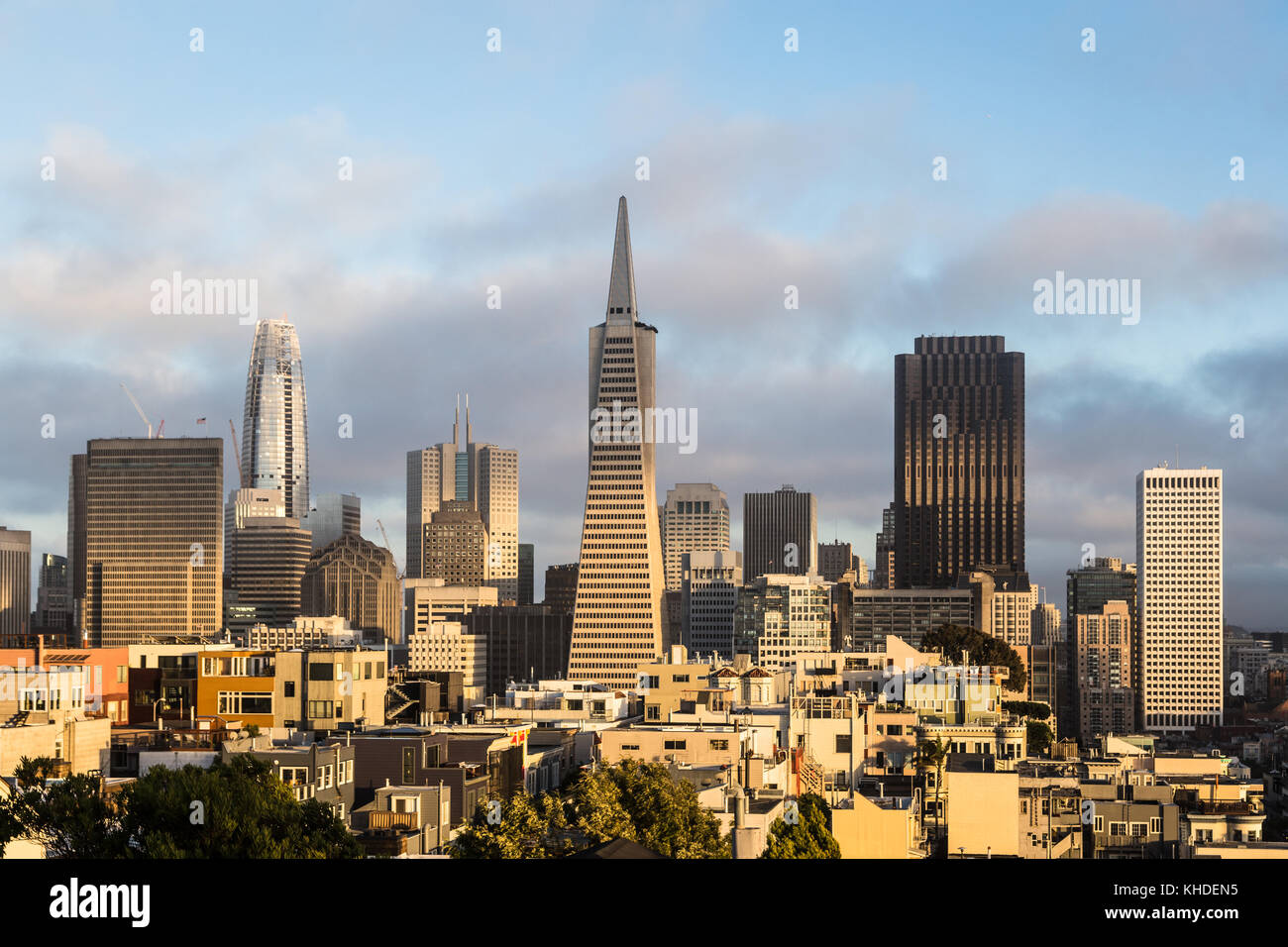 Coucher de soleil sur san francisco financial district du haut de Telegraph Hill en Californie, USA Banque D'Images
