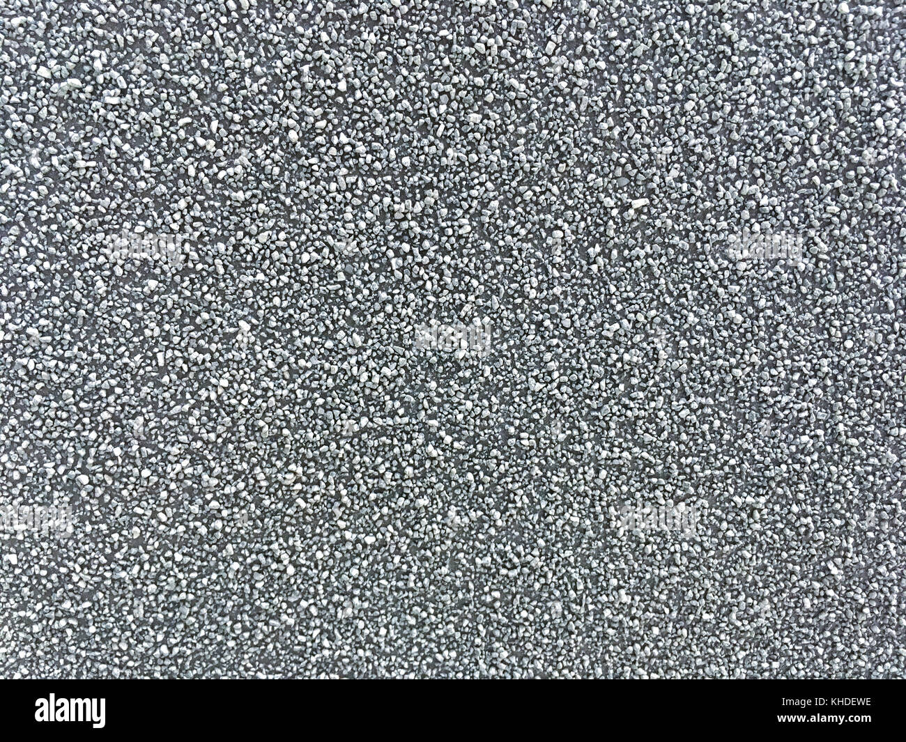 Fond de gravier fin gris épars. texture d'une surface en pierre, gros plan. Banque D'Images