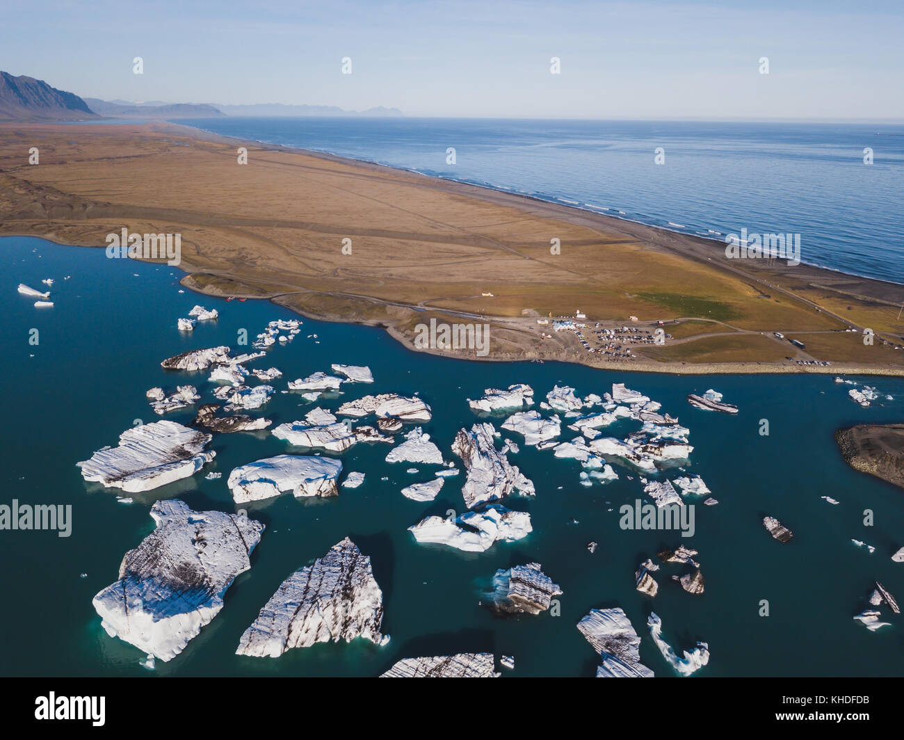 La belle nature de l'Islande, le lac glacier de paysage aérien avec des icebergs Banque D'Images