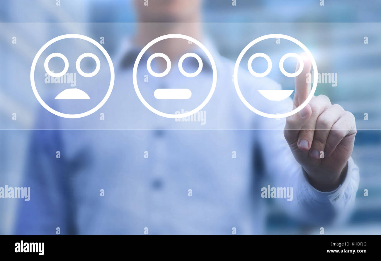 Concept de satisfaction client, enquête sur l'écran tactile avec smileys Banque D'Images