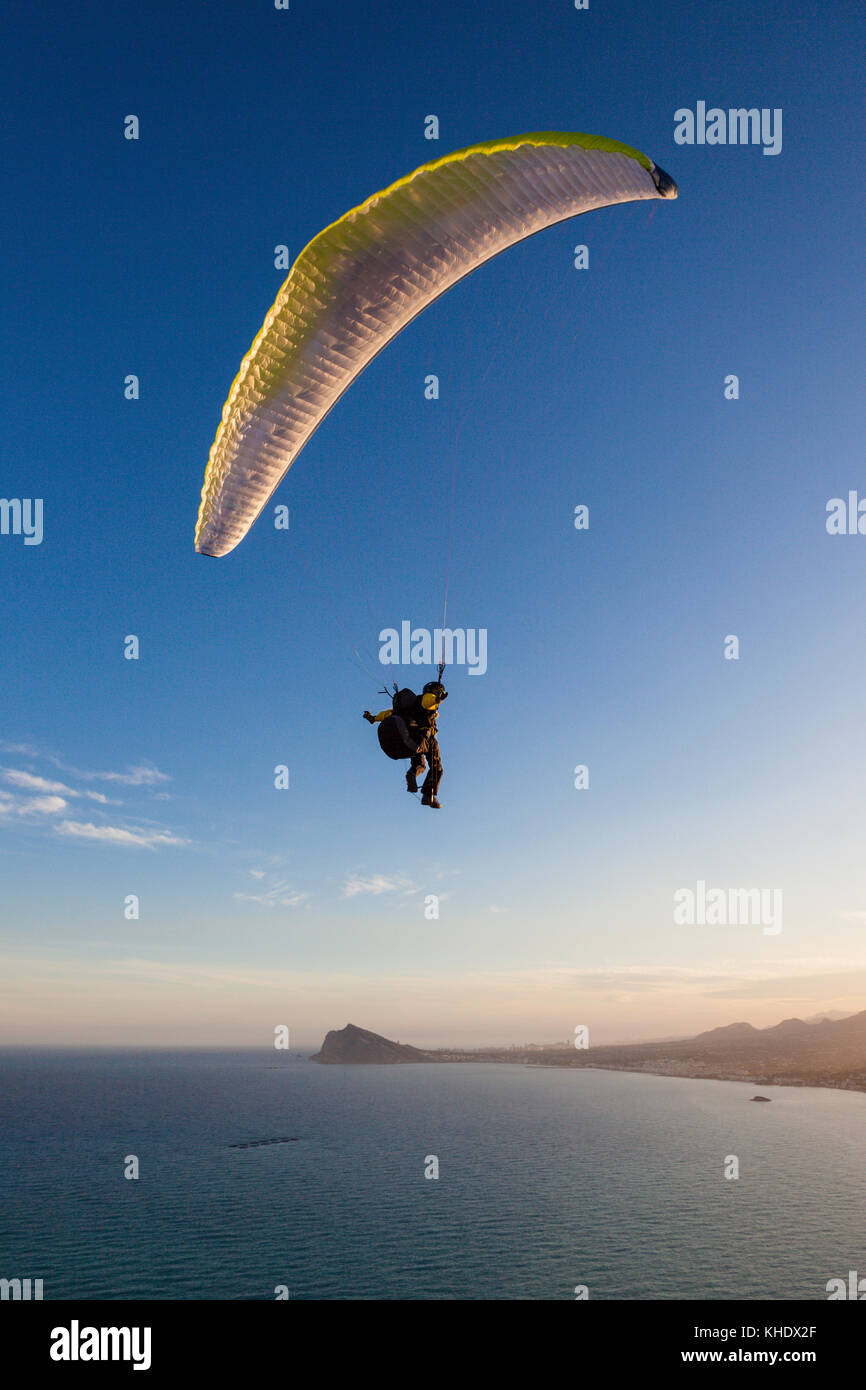 Parapente à Morro de Toix près de Calpe, Alicante, Costa Blanca, Espagne Banque D'Images