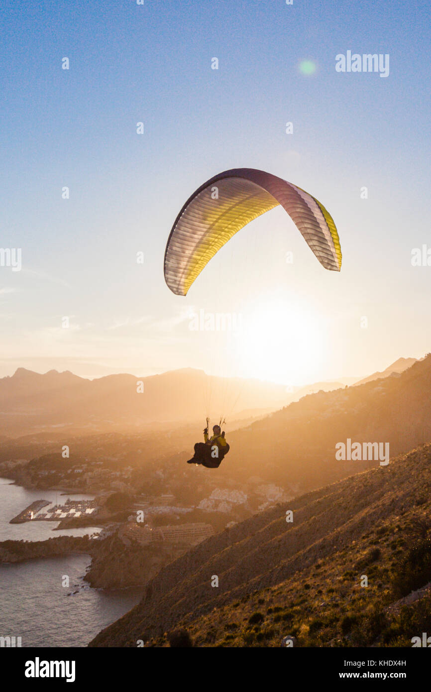 Parapente à Morro de Toix près de Calpe, Alicante, Costa Blanca, Espagne Banque D'Images