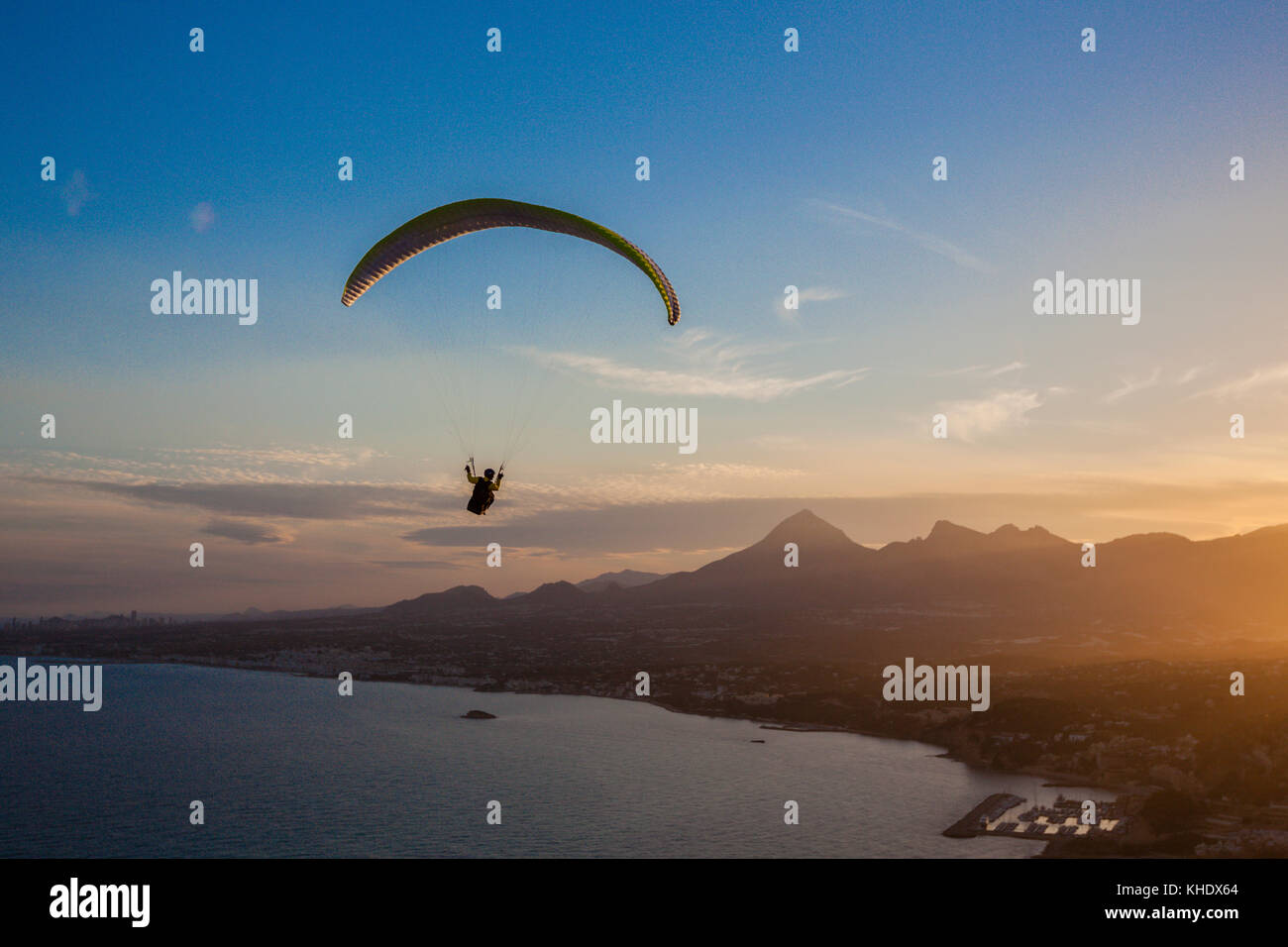 Parapente à Morro de Toix près de Calpe, Alicante, Costa Blanca, Espagne Banque D'Images