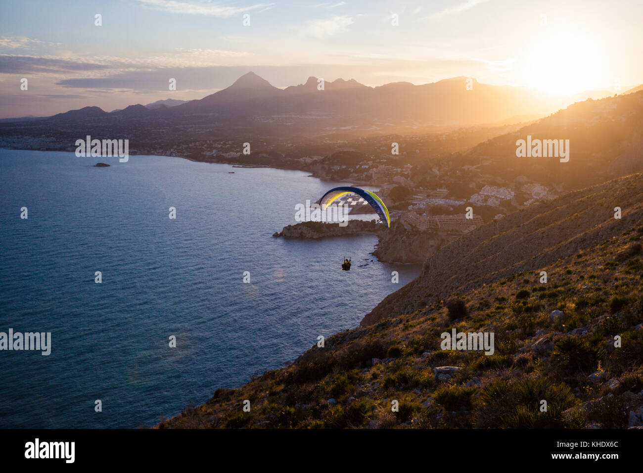 Parapente à Morro de Toix près de Calpe, Alicante, Costa Blanca, Espagne Banque D'Images