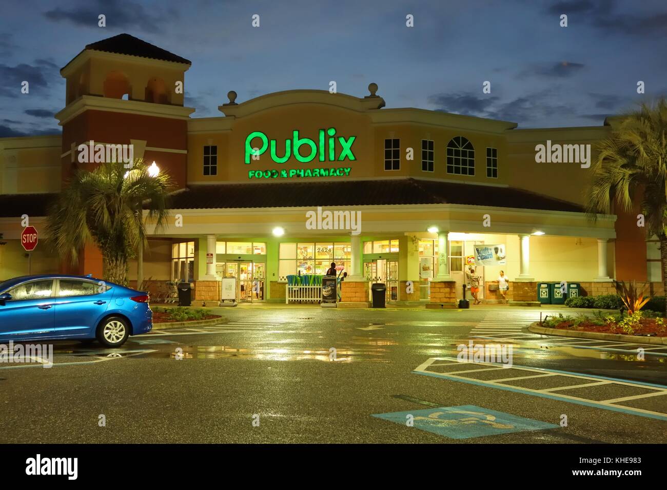 Magasin Publix de nuit dans Polk County, Floride, États-Unis Banque D'Images