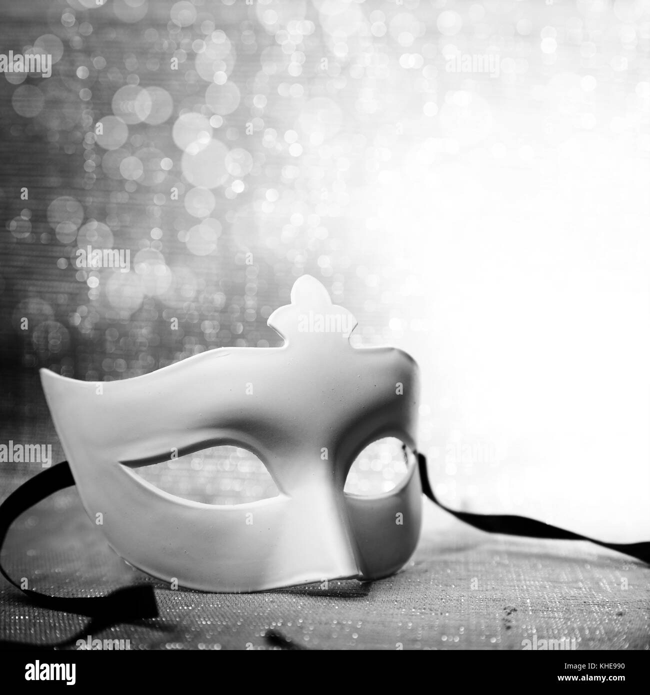 Masque blanc avec fond scintillant Banque D'Images