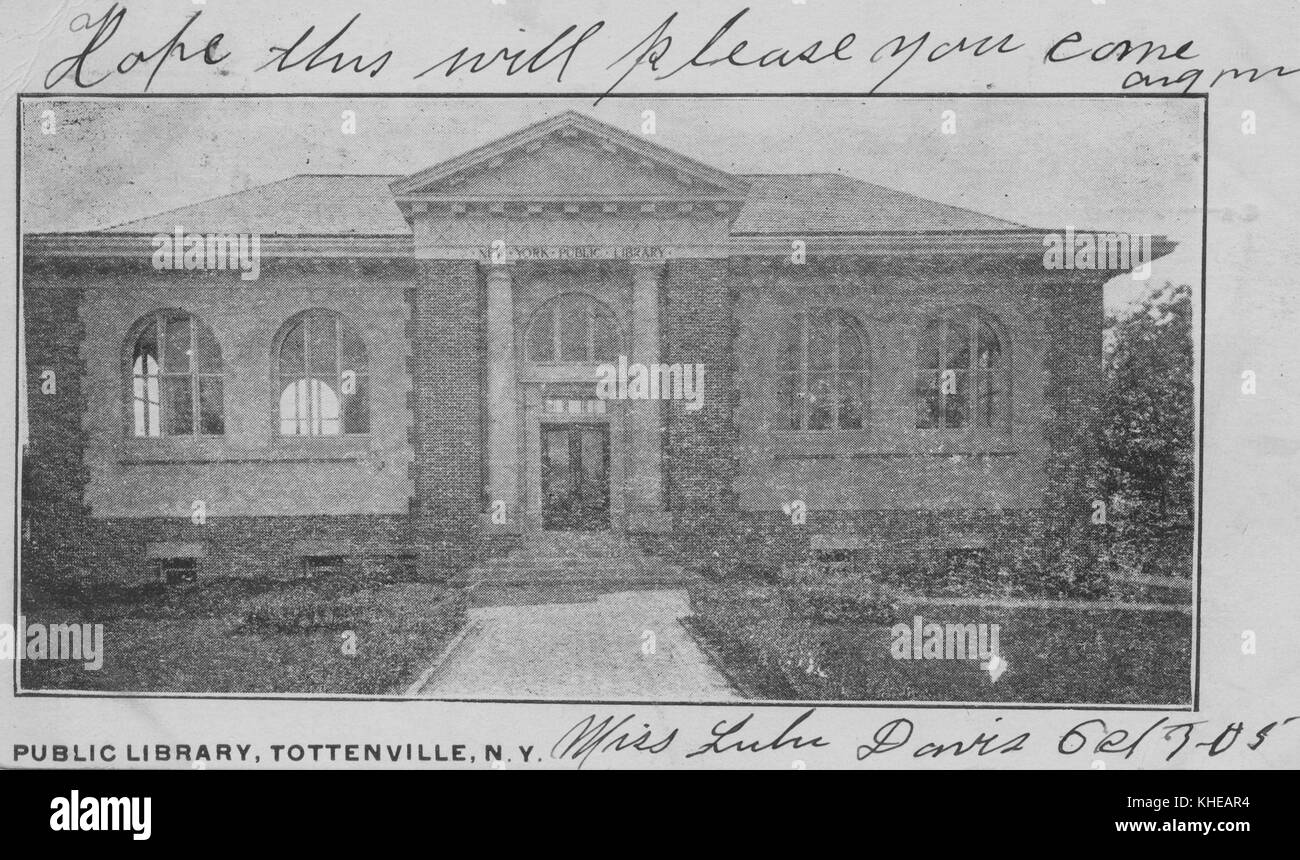 Carte postale avec un grand bâtiment en briques, marquée, bibliothèque publique, Tottenville, New York, avec une note manuscrite qui dit « Hope Thi will Please you come again, Mlle Lulu Davis 3-05 », New York, 1905. De la bibliothèque publique de New York. Banque D'Images