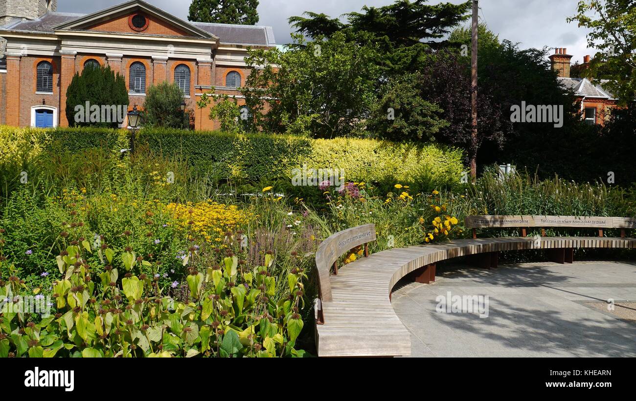 Twickenhams Riverside Gardens en face de l'église St Marys à Twickenham Londres Banque D'Images