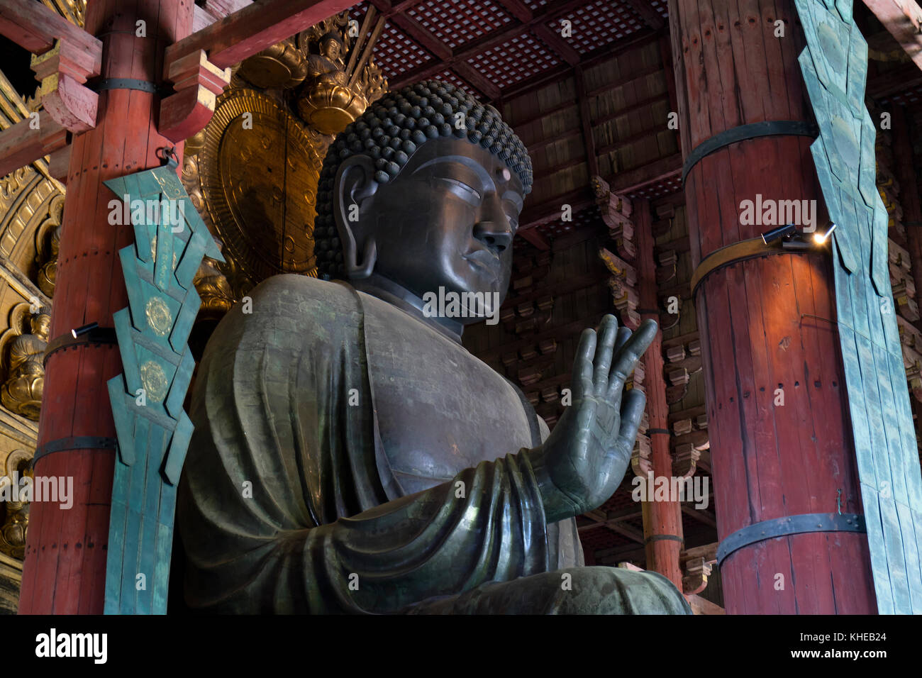 Nara, Japon - 29 mai 2017 : la plus grande statue de bronze du monde de Bouddha dans le Grand Bouddha Hal, Daibutsuden Banque D'Images