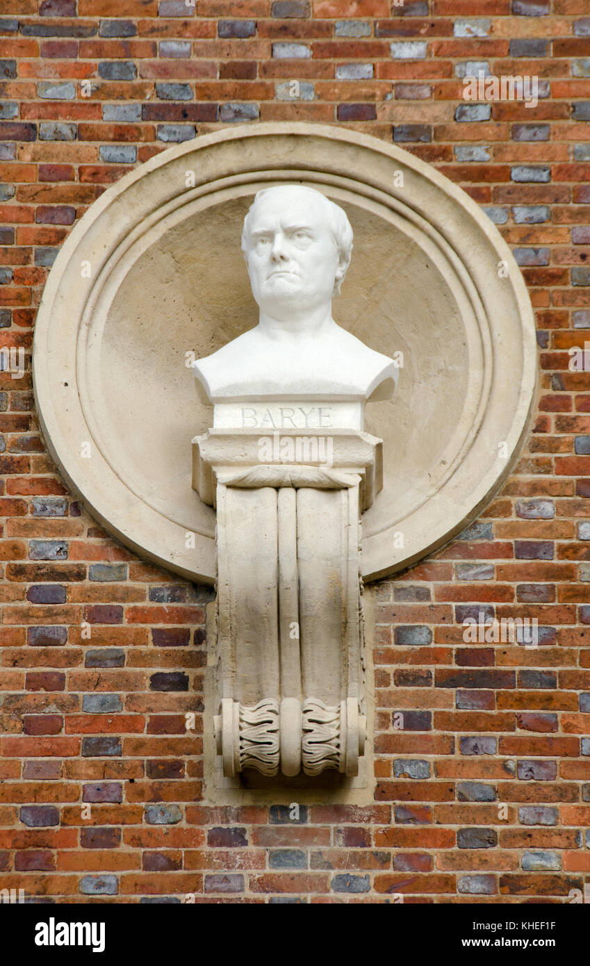 Paris, France. Jardin du Luxembourg (6ème Arr) buste sur l'Orangerie: Antoine-Louis Braye (1796 – 1875) sculpteur français romantique spécialisé en animaux Banque D'Images