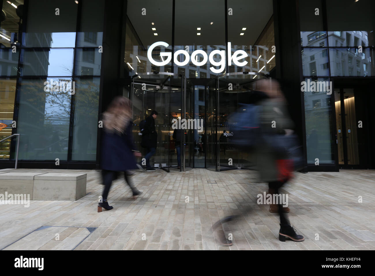 Une vue générale des bureaux de Google à six Pancras Square, Londres. Banque D'Images