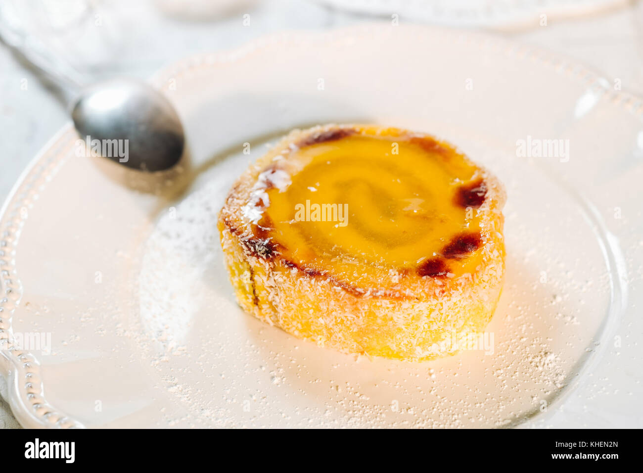 Doux Et Delicieux Gateau Rouleau Portugais Avec Creme Oeufs Photo Stock Alamy