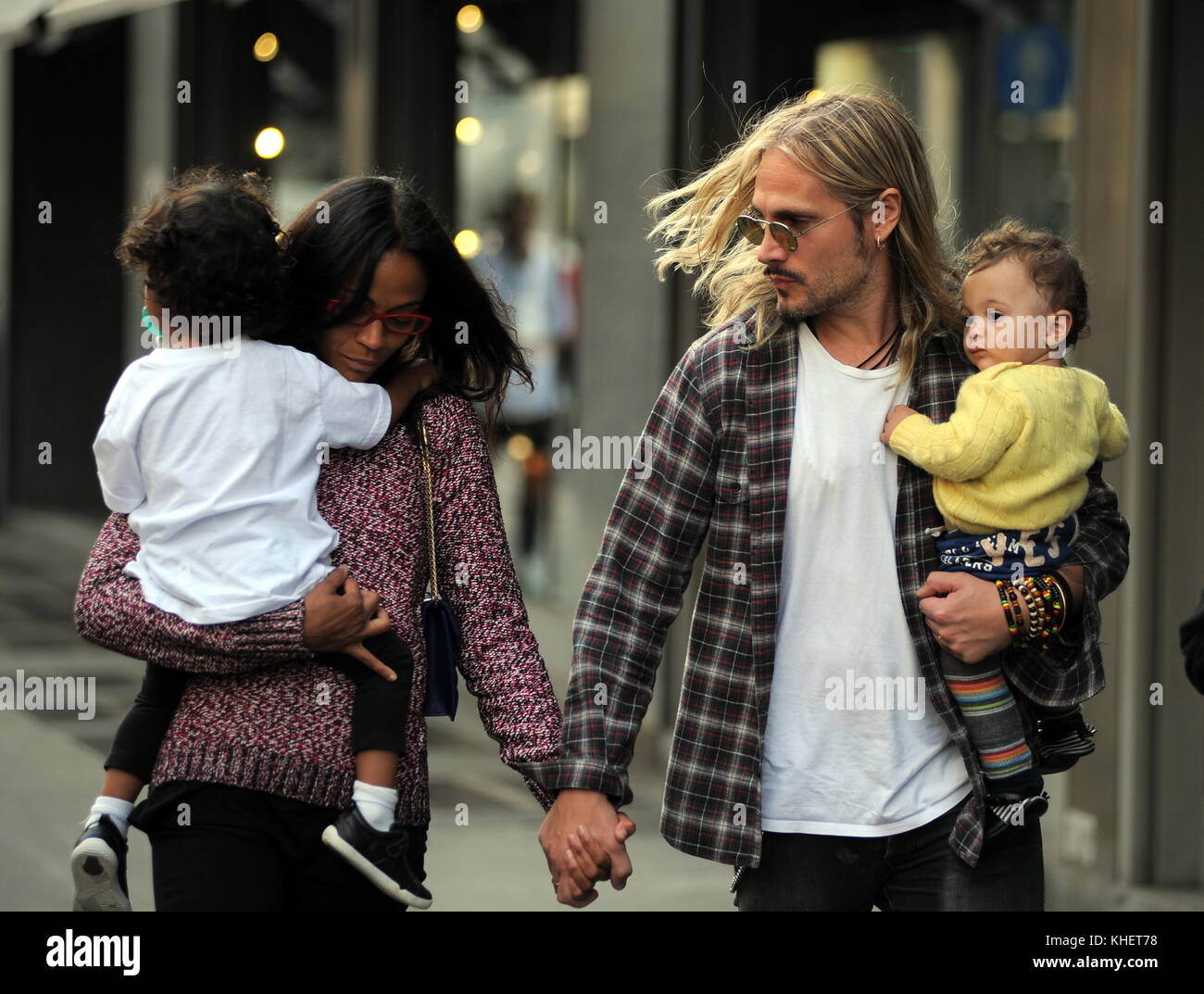 Zen Perego Zoe Saldana avec son mari Marco Perego et leurs enfants à Milan Avec ...