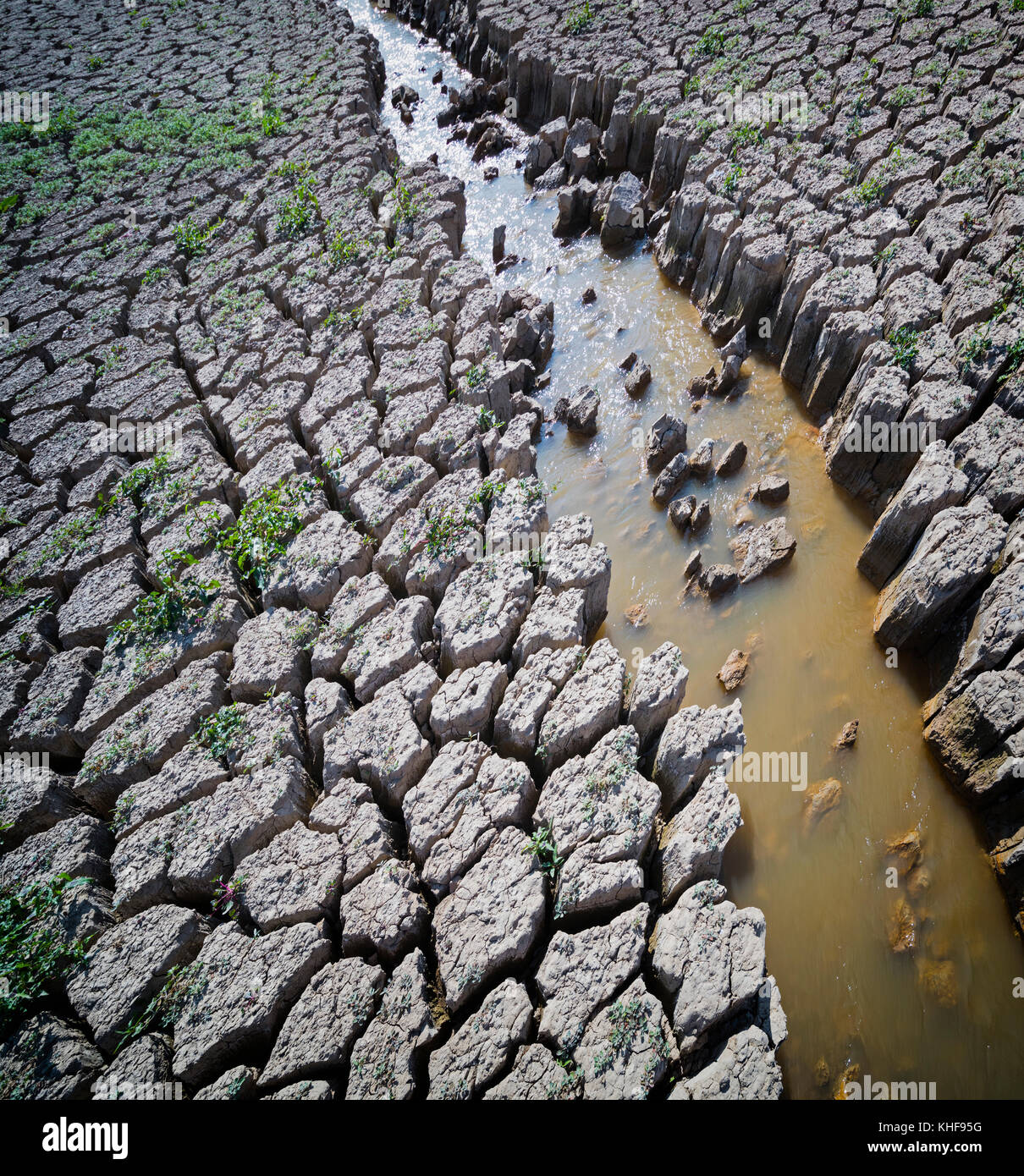 Près de ardales, la province de Malaga, Andalousie, Espagne du sud. État d'entrée de guadalteba-barrage guadalhorce en octobre 2017 après avoir été chaud sans ra Banque D'Images