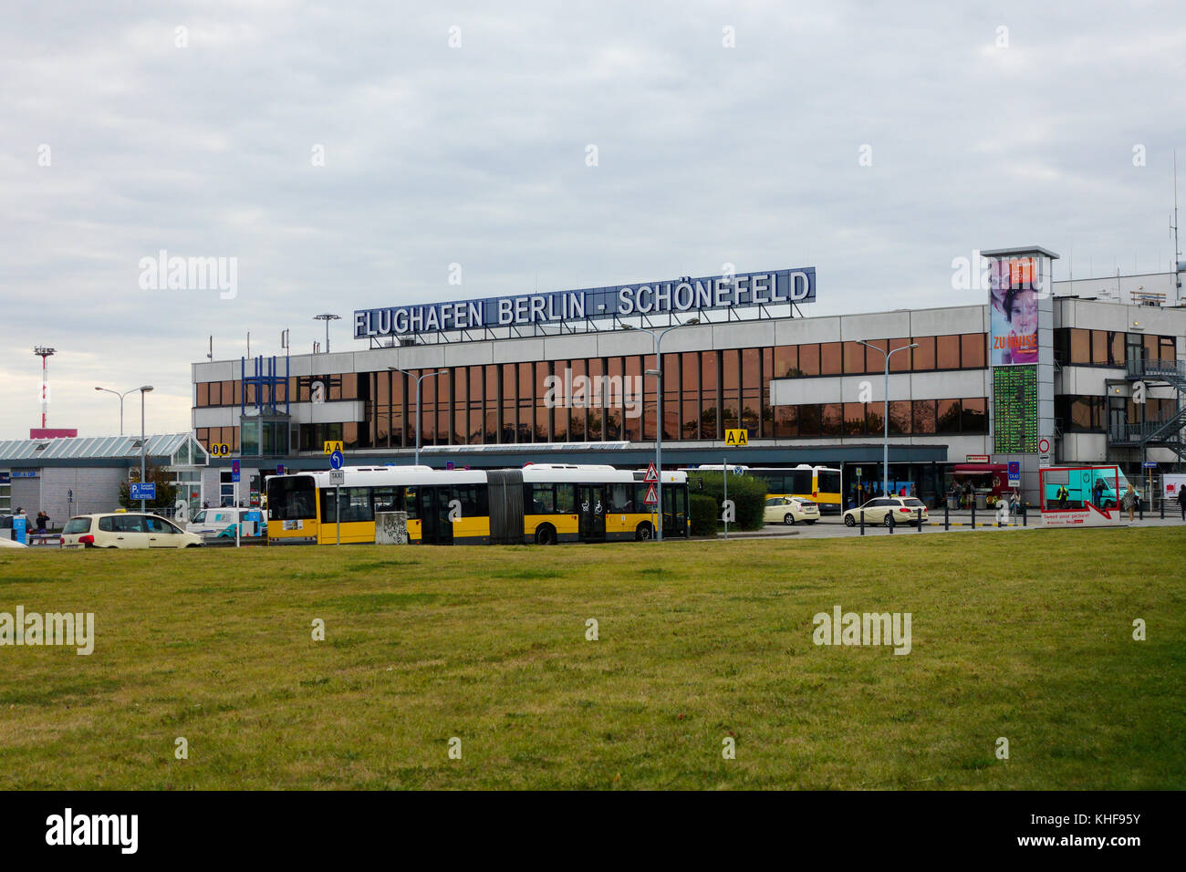 Un bâtiment terminal de l'aéroport de Schoenefeld de jour Banque D'Images