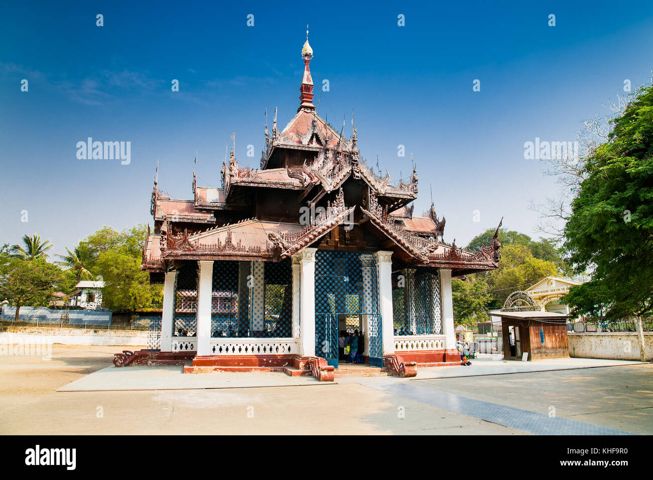 Zayat qui abrite la cloche de mingun, myanmar. (Burama) Banque D'Images