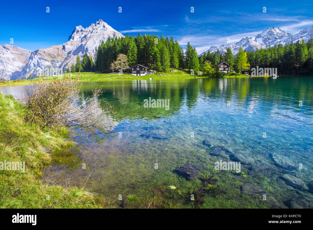 Lac arnisee avec Alpes suisses. arnisee est un réservoir dans le canton d'uri, en Suisse. Banque D'Images