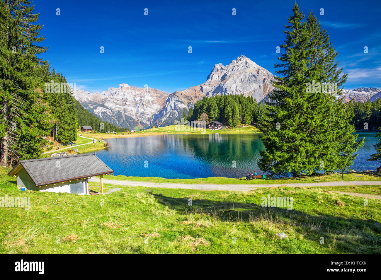 Dans le lac arnisee Alpes suisses. arnisee est un réservoir dans le canton d'uri, en Suisse. Banque D'Images