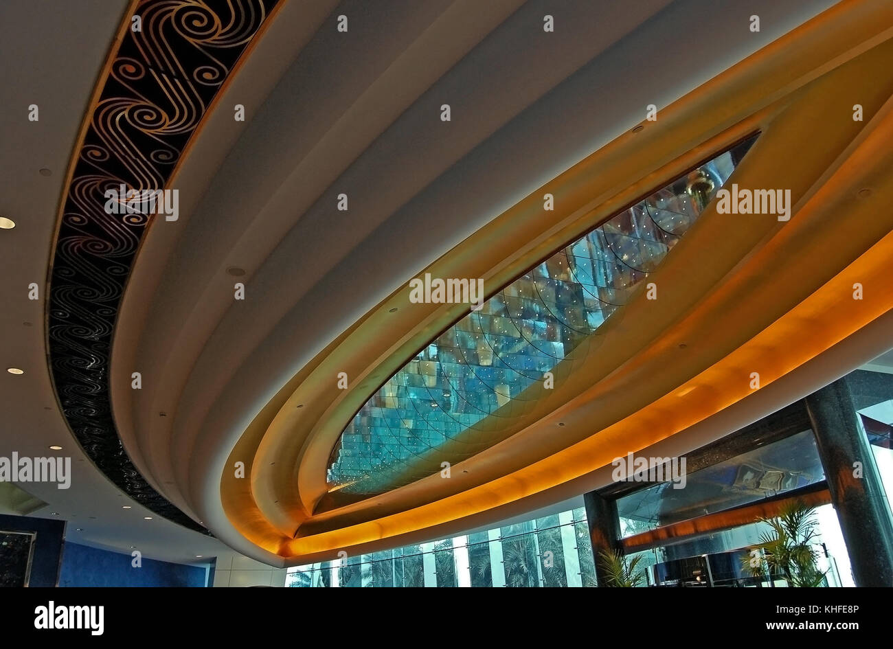 Le plafond dans le hall de l'hôtel Burj al Arab, Dubaï, Émirats arabes Unis Banque D'Images
