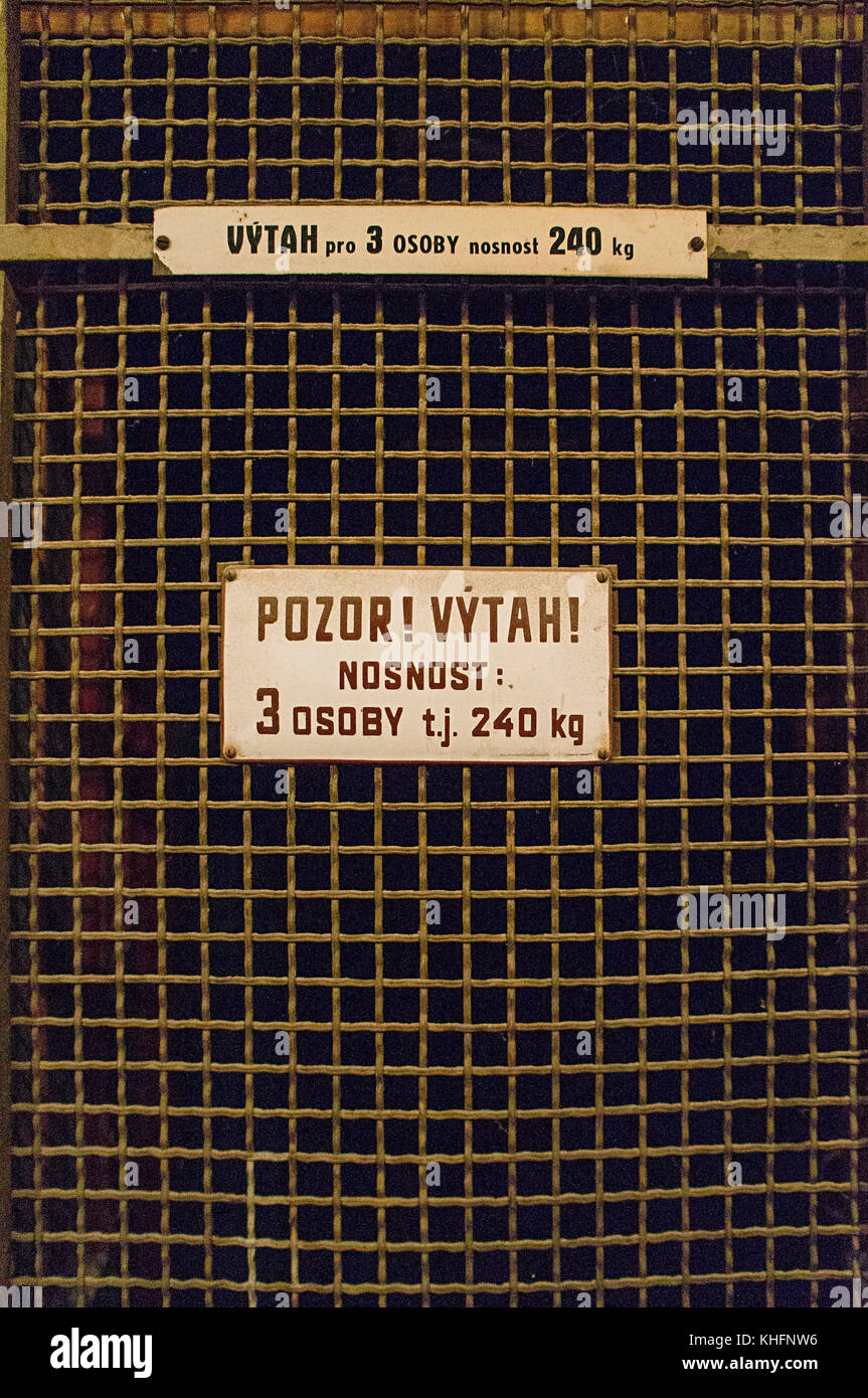 Pokoje VI, salles VI, site spécifique exposition de jeune art et de la confrontatio Banque D'Images