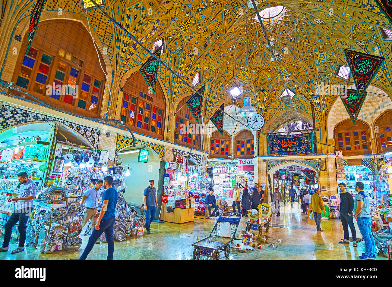 Téhéran, Iran - 11 octobre 2017 : timcheh-f hajeb-od-dowleh est la belle salle de l'échange dans le grand bazar, il est doté d'un plafond en brique design étonnant Banque D'Images