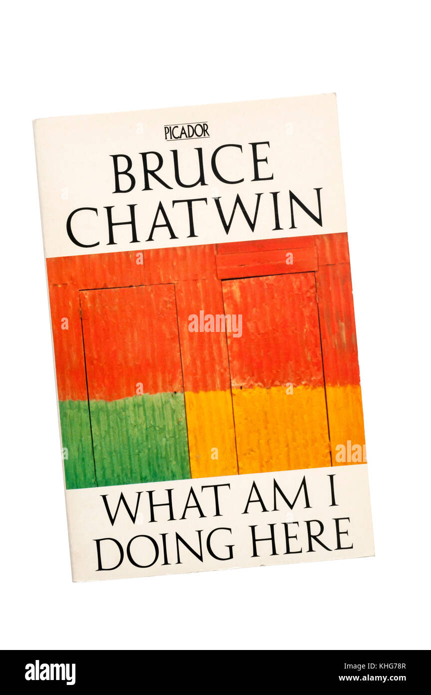 Une copie du livre de poche qu'est-ce que je fais ici par Bruce Chatwin. D'abord publié en 1988. Banque D'Images