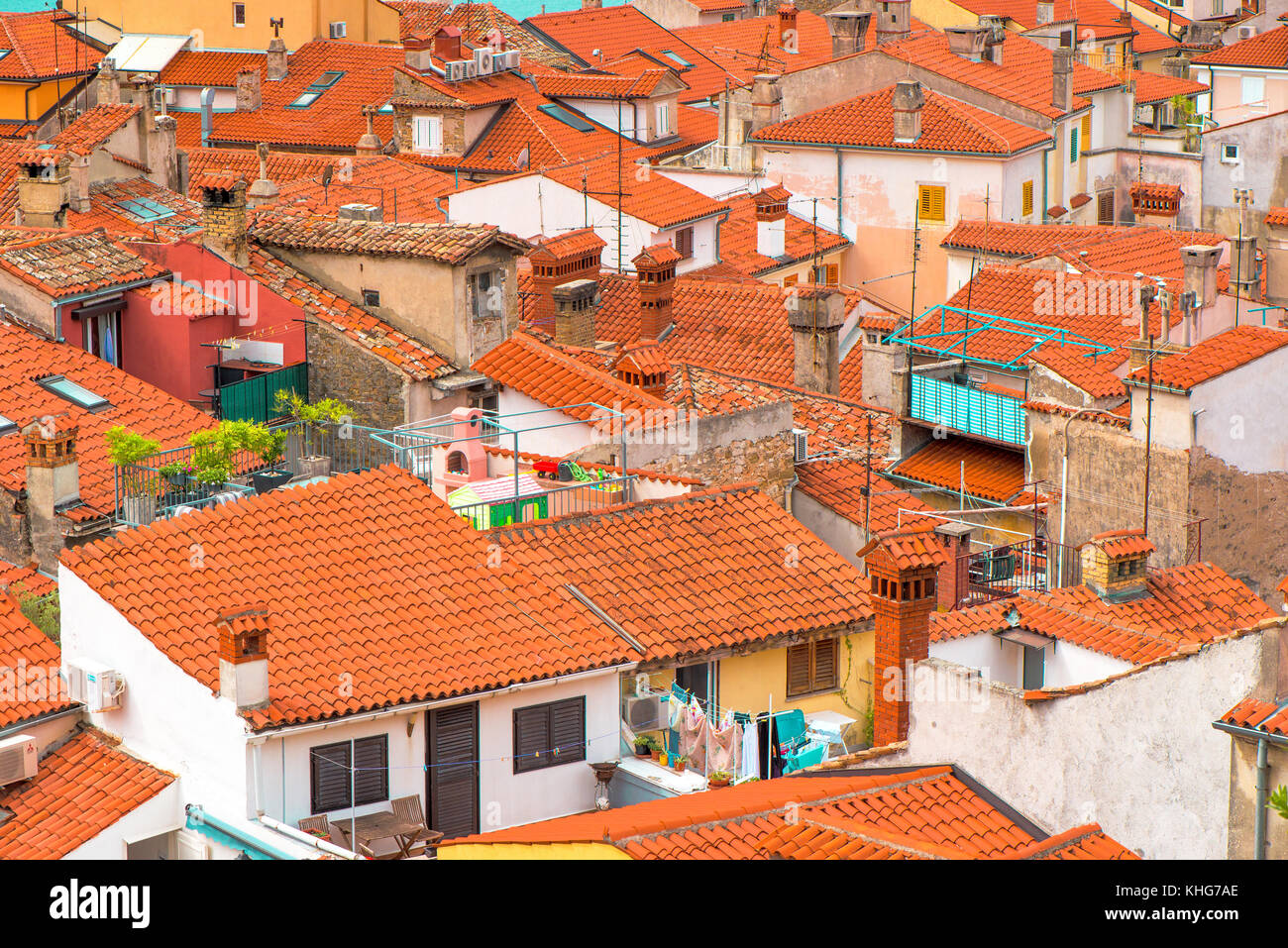 Piran, Slovénie - septembre 3, 2017 : piran toits aux beaux jours d'été. piran est le centre administratif de l'Istrie slovène et l'un de ses Banque D'Images