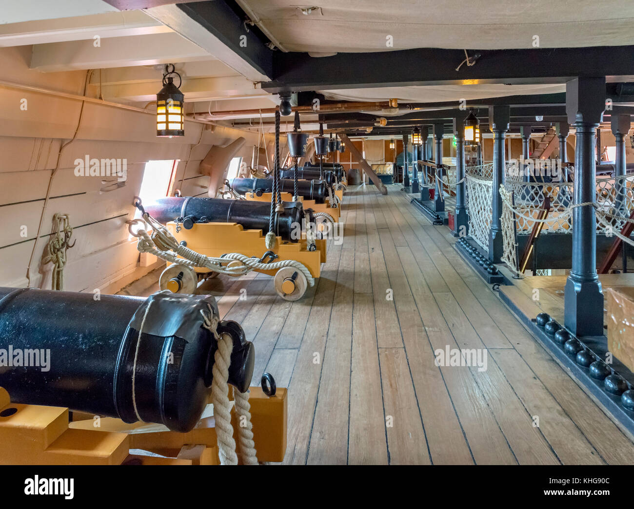 La batterie sur le HMS Victory, vaisseau amiral de Nelson à la bataille de Trafalgar, Portsmouth Historic Dockyard, Hampshire, England, UK Banque D'Images