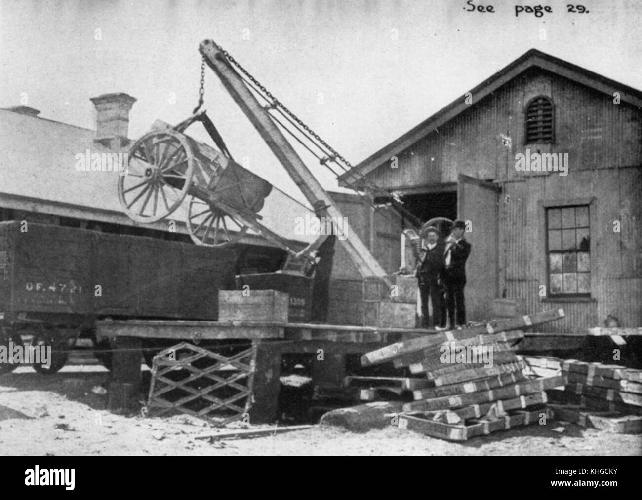 2 112432 colons leur drays victorien de déchargement du train à Dalby, 1919 Banque D'Images