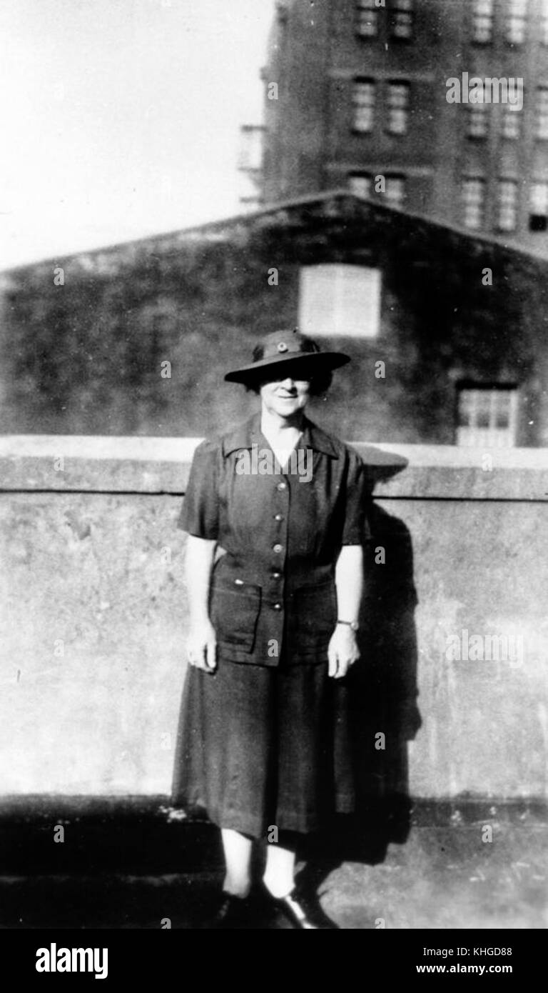 Cette image capture Flo McKenzie en service en novembre 1965, un moment mettant en évidence son rôle professionnel pendant cette période. Le service de McKenzie est reconnu pour son dévouement et son engagement au cours de cette période historique. Banque D'Images