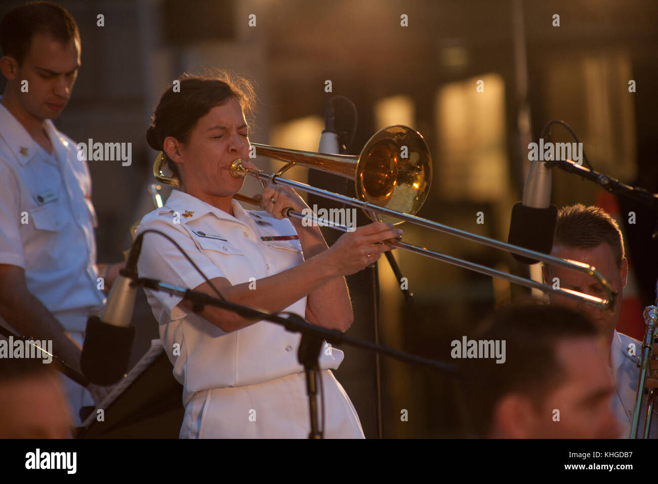 Photographie capturant un moment ou un événement historique, identifié par le code image 120605-N-AI329-093, documentant son importance dans le contexte de l'époque. Banque D'Images