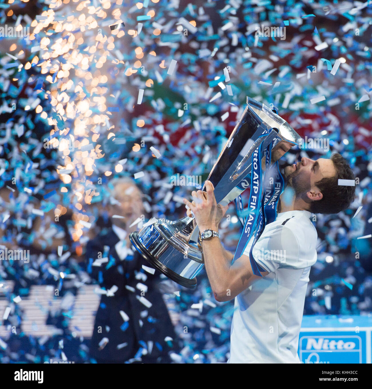 O2, Londres, Royaume-Uni. 19 novembre 2017. Nitto ATP Singles célébrations de la finale sur le terrain central. Crédit : Malcolm Park/Alay Live News. Banque D'Images