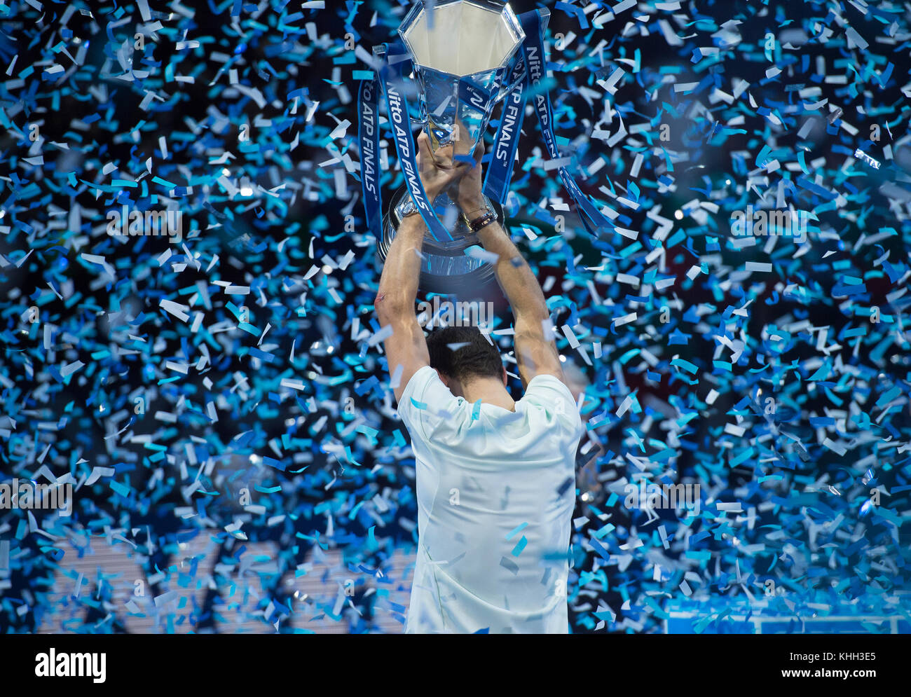 O2, Londres, Royaume-Uni. 19 novembre 2017. Nitto ATP Singles célébrations de la finale sur le terrain central. Crédit : Malcolm Park/Alay Live News. Banque D'Images