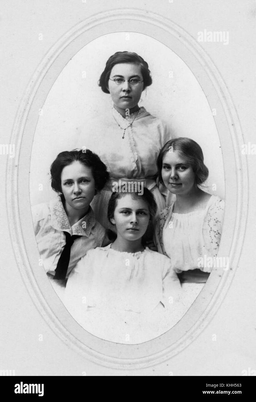 194303 1 jeunes femmes de la famille, Lundager Mt. Morgan, ca. 1905 Banque D'Images