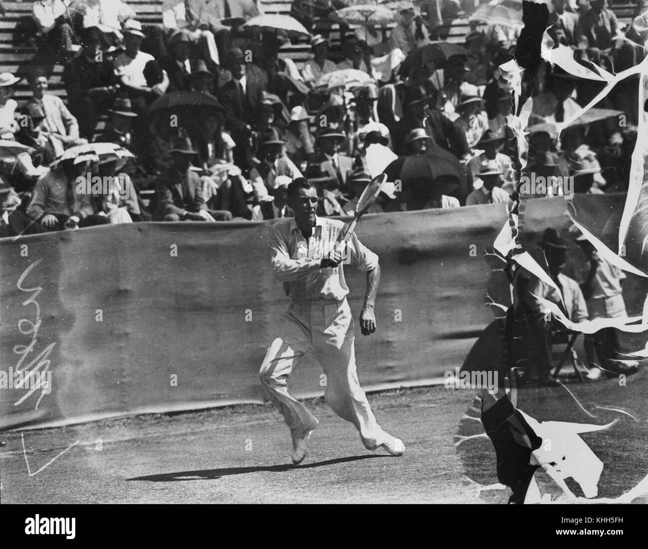 2294175 Edgar Moon jouer au tennis contre un adversaire anglais, 1933 Banque D'Images