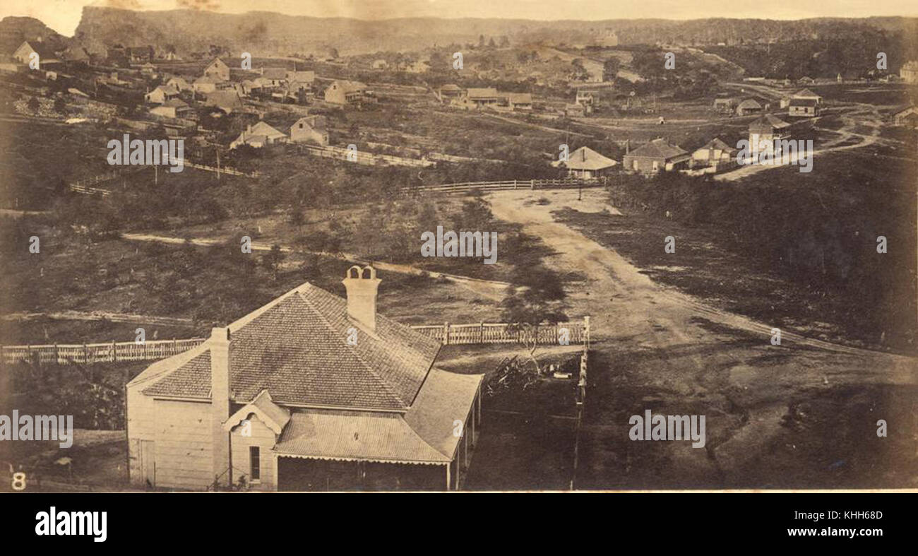 Cette photographie historique de 1863 capture une vue de Wickham Terrace, Brisbane, vue depuis l'observatoire. L'image donne un aperçu de l'architecture et du paysage urbain de la ville. Banque D'Images