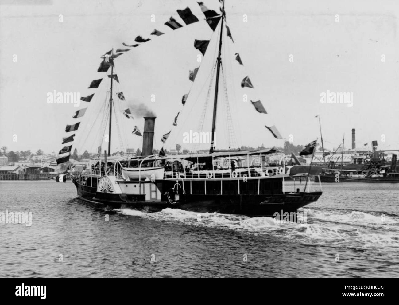 Lucinda est un navire documenté avec l'identifiant 188631. Cette entrée fournit des renseignements sur les caractéristiques du navire, son historique et son importance dans les activités maritimes. Le navire est reconnu dans les archives maritimes et est pertinent pour les études de l'histoire navale. Banque D'Images