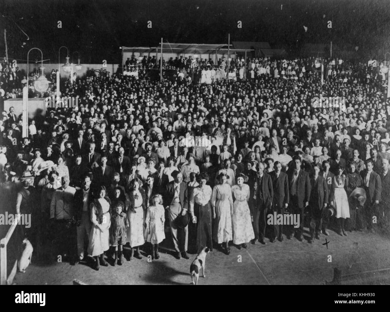 189868 Revival meeting au Théâtre Olympique de Charters Towers, 1912 Banque D'Images