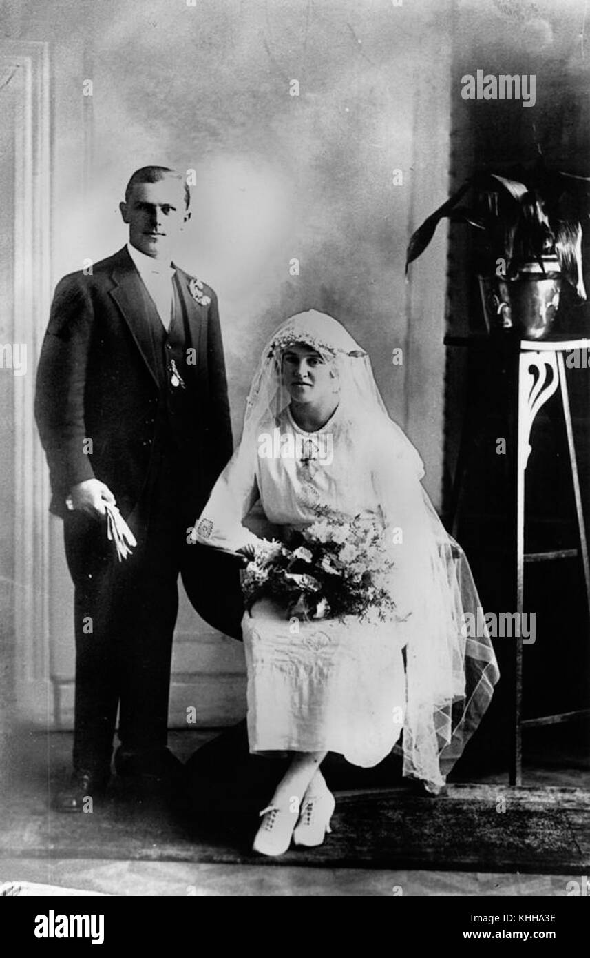 1209841 Elie et Annie François le jour de leur mariage, 1922 Banque D'Images