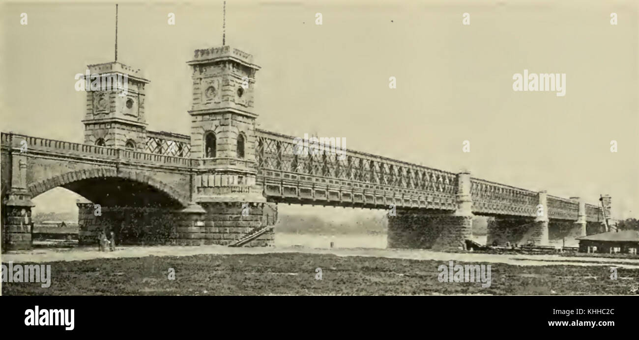Cette image représente une vue d'ensemble des Stromöffnungen (ouvertures d'eau) du pont Rodolphe de la Kronprinz, qui fait partie des caractéristiques architecturales du pont à la fin du XIXe ou au début du XXe siècle. Banque D'Images