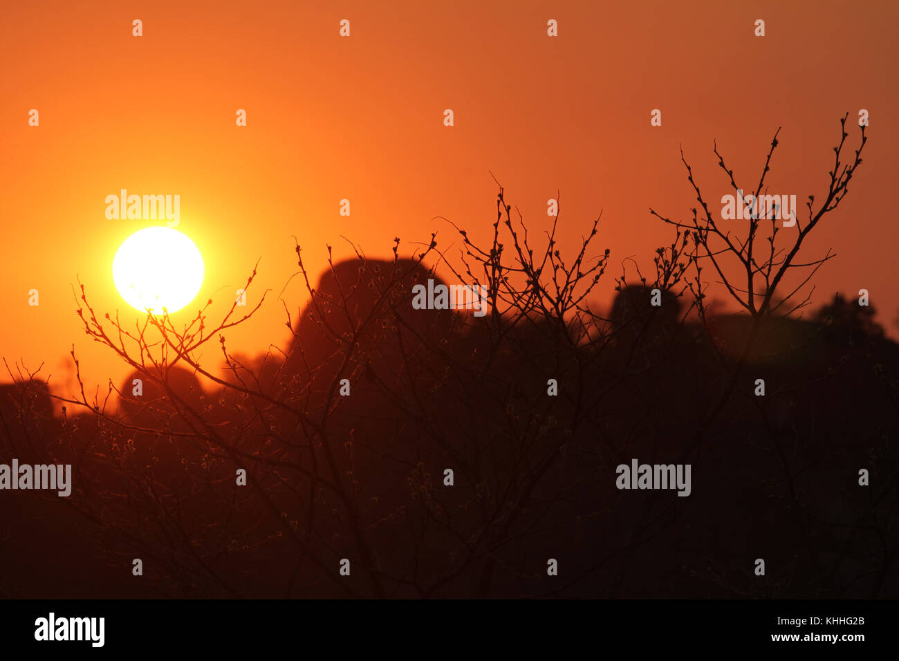 Matobo Hills, ZIMBABWE - 17 octobre 2011 : lever de soleil sur l'Matopos Hills au Zimbabwe. Crédit : David Mbiyu/Alamy Live News Banque D'Images